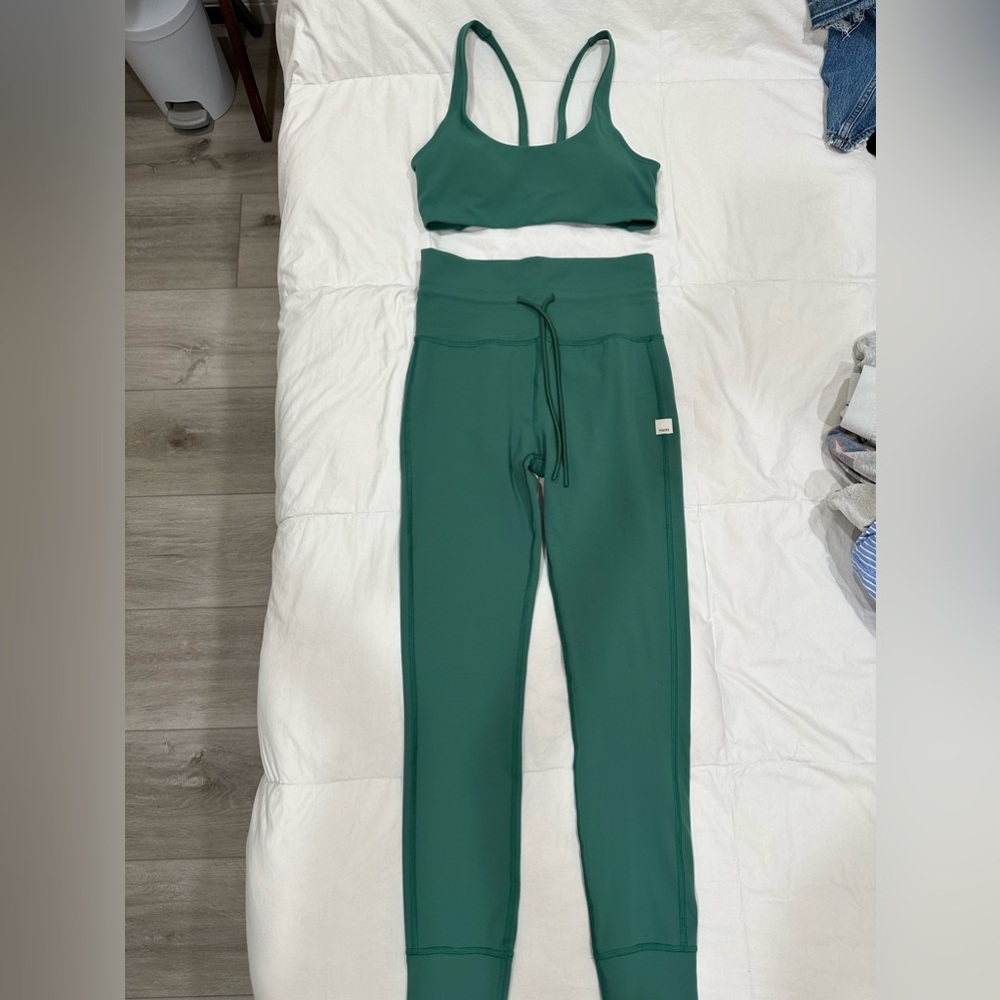 NWOT green Vuori workout set